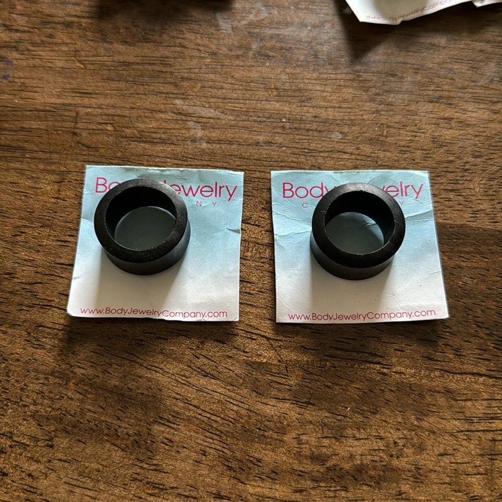 Dark wood gages
